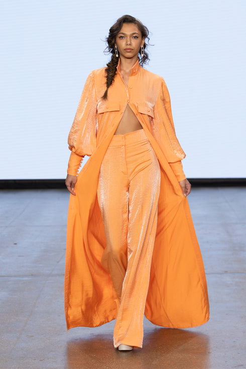 HIGH WAISTED TROUSERS WITH A LIGHT SHINY APPEARANCE